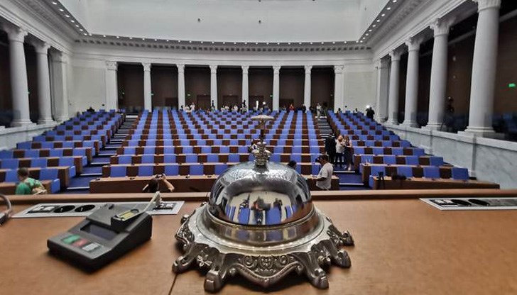 Още четири формации се намират близо до бариерата