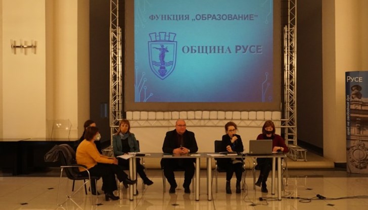 И през 2021 г. са отделени средства за обезпечаване на пътуващите учители и ученици на територията на общината И през 2021 г. са отделени средства за обезпечаване на пътуващите учители и ученици на територията на общината