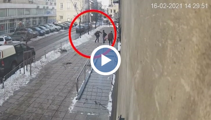 От управата на сградата твърдят, че пострадалата е заобиколила предупредителната табела