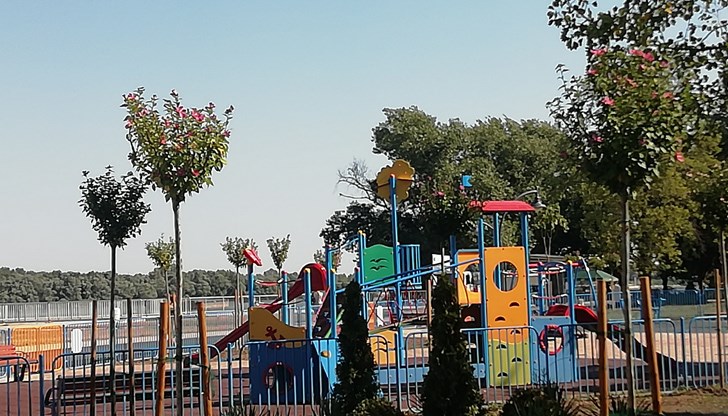 Хлапетата са на възраст между 13 и 15 години