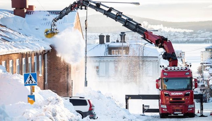 Тъй като тази зима е особено студена и много от хората отопляват домовете си с ток, Швеция изпитва недостиг на електроенергия. Търсенето е огромно, а предлагането си остава същото. В резултат цените на тока скачат