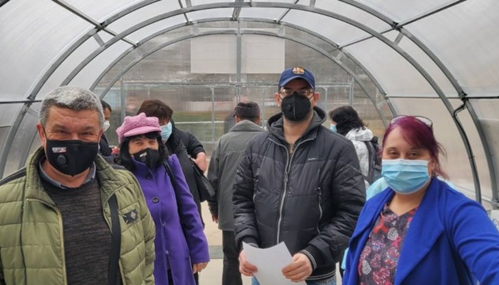 Най-младият имунизиран пациент е на 19 години, а най-възрастният - на 90