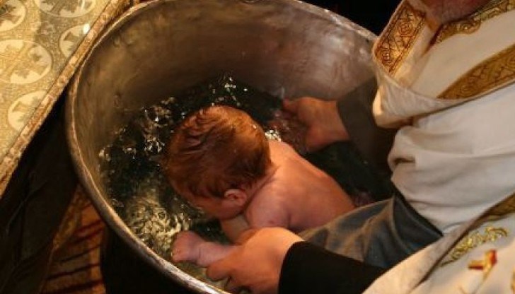 Лекарите от спешното отделение заявиха, че по време на реанимационните маневри са извадили 110 милилитра вода от белите дробове на бебето