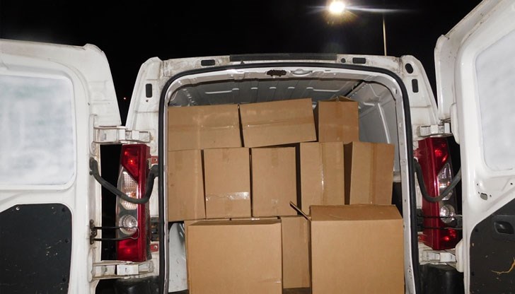 50 мастербокса са били укрити в товарния отсек на бус 50 мастербокса са били укрити в товарния отсек на бус