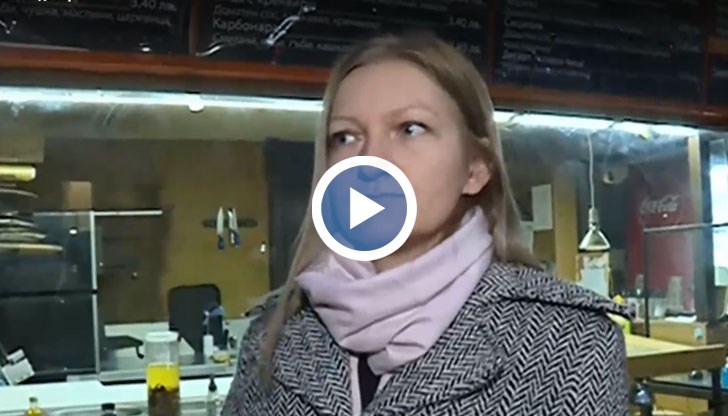 Ученикът е захапан за крака, докато чака да си купи храна