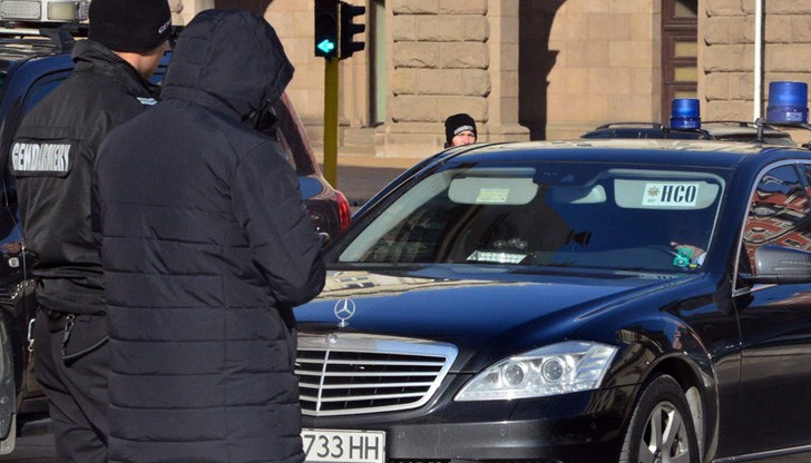Нанесени са щети по задната броня и десния заден калник на автомобила /Снимката е илюстративна/ Нанесени са щети по задната броня и десния заден калник на автомобила /Снимката е илюстративна/