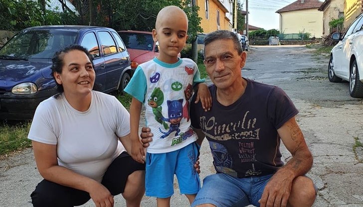 Момченцето е едва на 5 години, а се бори с коварно заболяване Момченцето е едва на 5 години, а се бори с коварно заболяване