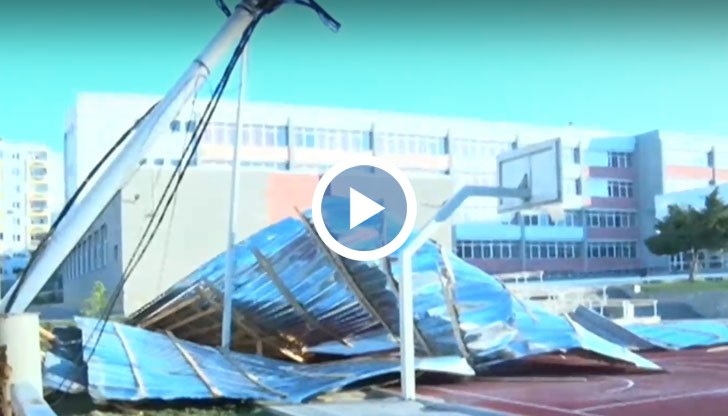 Цяла нощ в града е вилнял изключително силен вятър