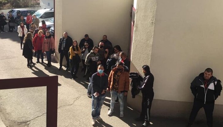 Всички те се отзовават на призива в социалните мрежи заради четиригодишно момиченце