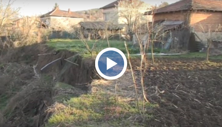 Става дума за опасното свлачище, което през пролетта на 2018 г. създаде сериозна опасност за къщите на местните хора. При инцидента тогава пострадаха десетина имота