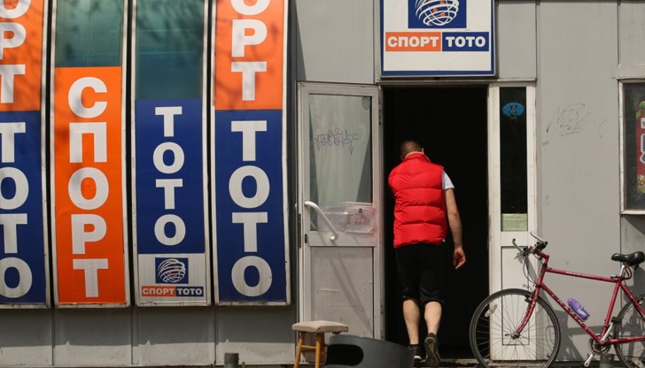 Според Ричард Лустиг, "хващал" 7 пъти голямата награда от щатската лотария, спечелването на джакпота няма нищо общо с късмета. Хората, които разчитат на късмета, се заблуждават Според Ричард Лустиг, "хващал" 7 пъти голямата награда от щатската лотария, спечелването на джакпота няма нищо общо с късмета. Хората, които разчитат на късмета, се заблуждават