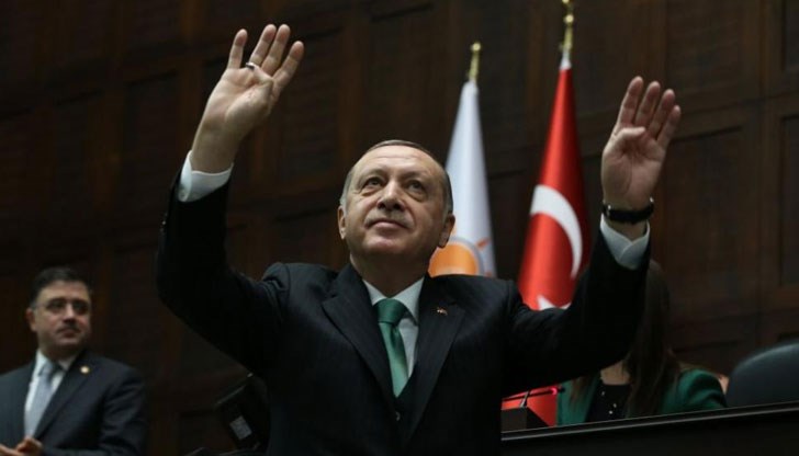 Очевидно президентът се надява, че ще отвлече вниманието на турците от проблемите им. Но как се игнорират безпаричие и безработица? Очевидно президентът се надява, че ще отвлече вниманието на турците от проблемите им. Но как се игнорират безпаричие и безработица?