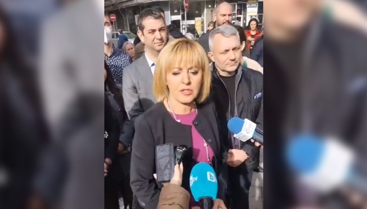 Изправи се! Мутри вън! Изправи се! Мутри вън!