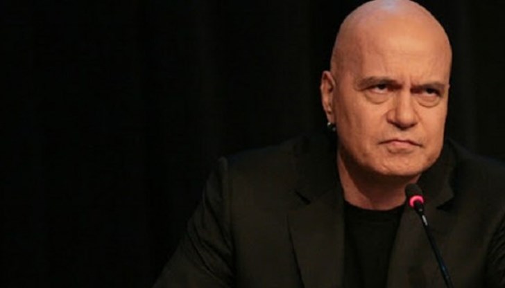 "И загиналите деца, и срутените нови пътища, и пачките и кюлчетата в чекмеджето са доказателство, че некадърността, безхаберието и корупцията отдавна преминаха граници, които не трябва да се преминават", пише Трифонов "И загиналите деца, и срутените нови пътища, и пачките и кюлчетата в чекмеджето са доказателство, че некадърността, безхаберието и корупцията отдавна преминаха граници, които не трябва да се преминават", пише Трифонов