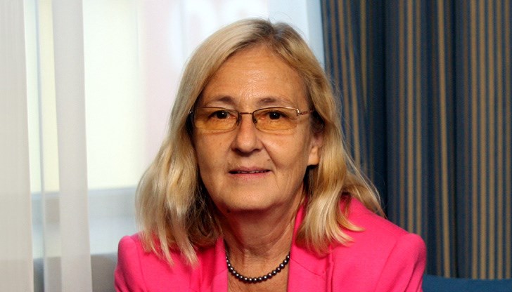 Трябва да се наблегне на имунизацията на хората, които при заболяване са застрашени от болнично лечение и евентуален смъртен изход, припомни тезата си проф. Кожухарова