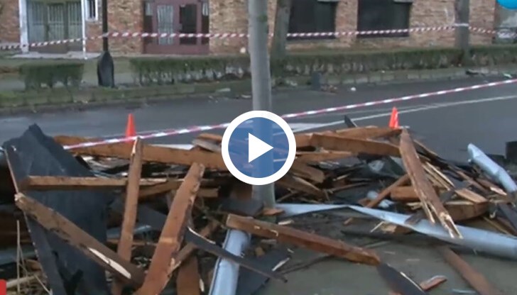 Най-сериозни са пораженията в Несебър, където падна дървена покривна конструкция