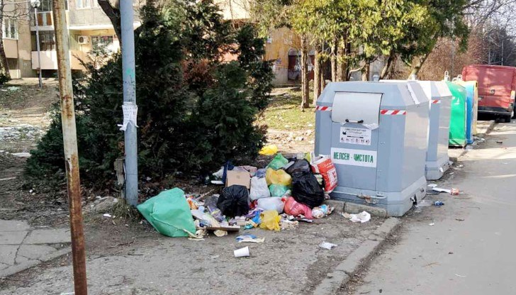 Десетки граждани сигнализираха в социалните мрежи за потъналите в боклуци райони