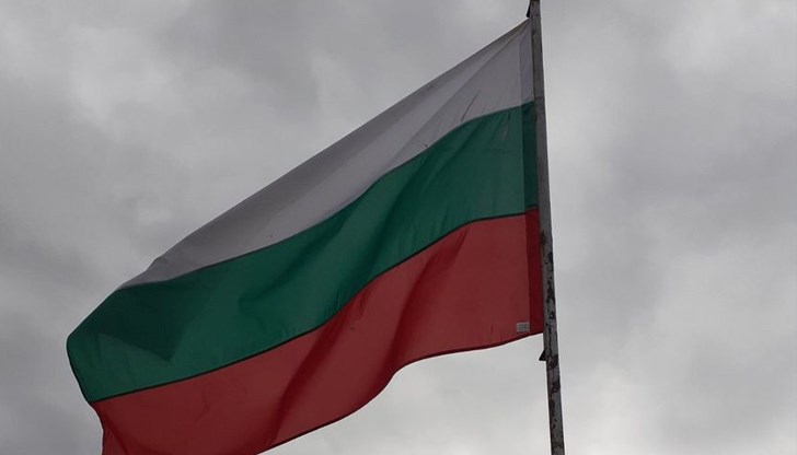 Политиката е мръсна работа. Затова с нея трябва да се занимават чисти хора. Най-малкото, следващият ни Председател на Народното събрание да не е проста кърджалийска п.!