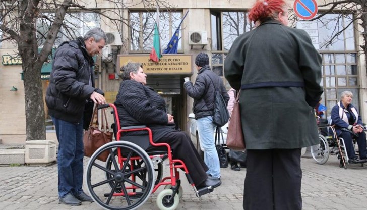 Организаторите напомнят, че за участие в събитието е необходимо използване на компютър с камера или смартфон и предварително да бъде изтеглена програмата „Zoom