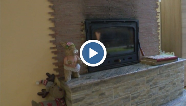 Крадецът не е успял да открадне още парични суми, скрити на различни места в дома, дори на масата в хола, където се намира въпросната камина, е имало златни накити, които задържаният не е успял да вземе