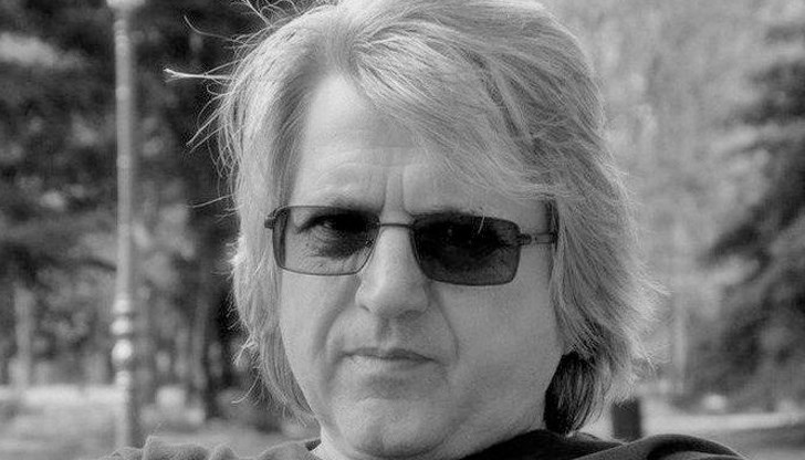 Автор е на пет книги и множество статии в различни български издания, както и на рубриката „Из делниците на един луд“, която излиза от 2002 г. в различни вестници и интернет сайтове Автор е на пет книги и множество статии в различни български издания, както и на рубриката „Из делниците на един луд“, която излиза от 2002 г. в различни вестници и интернет сайтове