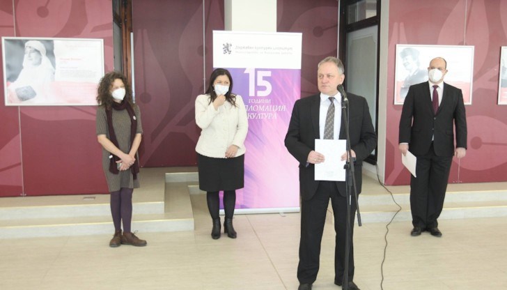 Фотоизложба в Министерството на външните работи показва истории на значими жени от България и Словакия Фотоизложба в Министерството на външните работи показва истории на значими жени от България и Словакия