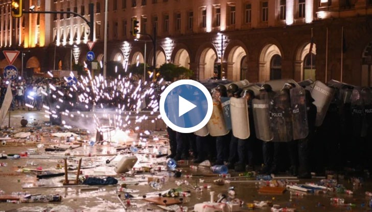 Може ли един полицай да свидетелства, че е видял няколко протестиращи да хвърлят бомбички на две различни места по едно и също време и това да бъде прието за истина?