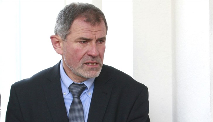 Управлява ни една молоумна партия. Техният антикомунизъм е от ден до пладне