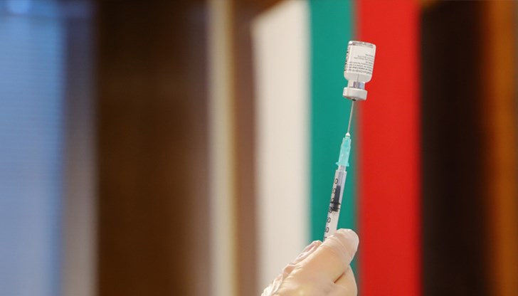Министерство на здравеопазването публикува препоръки за прилагането на ваксините срещу COVID-19 сред рисковите групи от населението