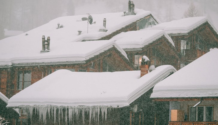 През последната седмица от месеца облачността ще е променлива, по-голяма вероятност за валежи има около 25 и 28 февруари. Температурите ще са около климатичната норма