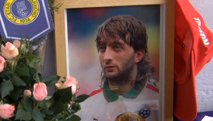 Утре се навършат пет години от кончината на „Железния защитник“. Трифон Иванов си отиде преждевременно на 13 февруари 2016 г., малко след като бе навършил 50 години Утре се навършат пет години от кончината на „Железния защитник“. Трифон Иванов си отиде преждевременно на 13 февруари 2016 г., малко след като бе навършил 50 години