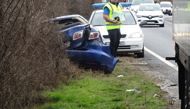 Един човек е пострадал и е транспортиран в болница