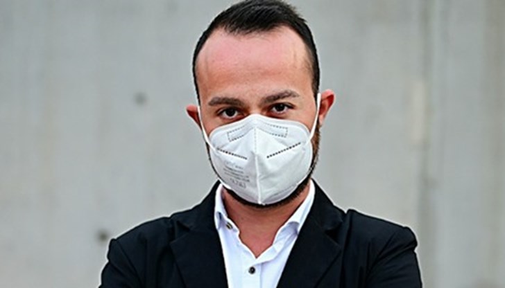 "И да, грозно е да се обижда човек публично, но се минаха всякакви граница на нормалност. Без извинение!, така завършва коментара си Петър Велков "И да, грозно е да се обижда човек публично, но се минаха всякакви граница на нормалност. Без извинение!, така завършва коментара си Петър Велков