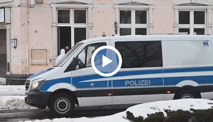 Четири сгради с около 80 души са под карантина и с полицейска охрана