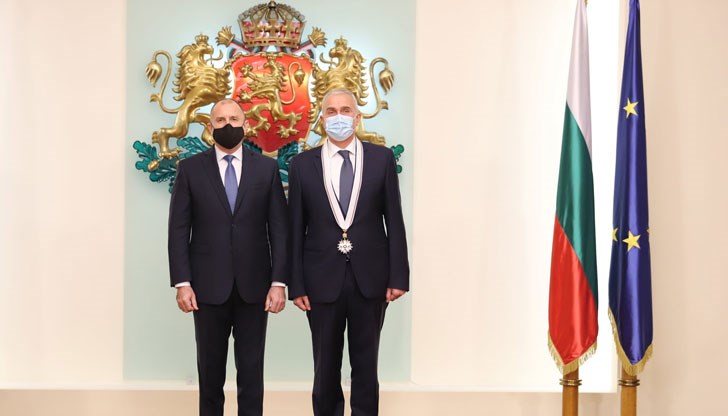 Отличието му бе връчено за значим принос в развитието на науката и практиката в сферата на коремната хирургия