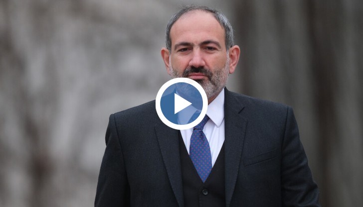 Протестите срещу министър- председателя започнаха още на 10-ти ноември, когато той призна загуба на страната си във войната с Азербайджан за Нагорни Карабах