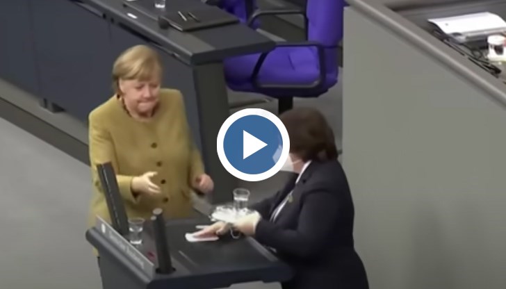 Германският канцлер си забрави маската, а като се сети се втурна да тича да я си я прибере