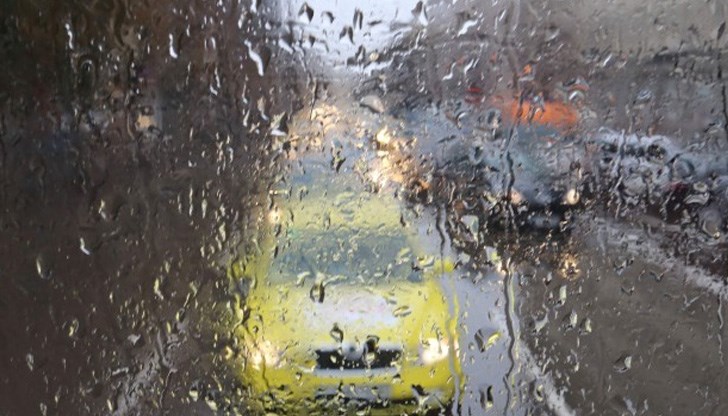 Сахарски прах ще промени вида на небето и ще доведе до оцветени валежи Сахарски прах ще промени вида на небето и ще доведе до оцветени валежи