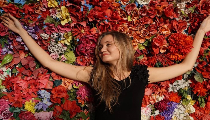 Ако вие може да виждате, да ходите, да говорите, да обичате, и всяка сутрин да ставате от леглото, вие сте приказно богати Ако вие може да виждате, да ходите, да говорите, да обичате, и всяка сутрин да ставате от леглото, вие сте приказно богати