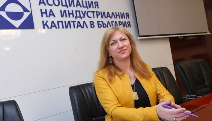 Това се дължало на факта, че извънредният труд започва да се осъзнава като форма на недекларирана заетост Това се дължало на факта, че извънредният труд започва да се осъзнава като форма на недекларирана заетост