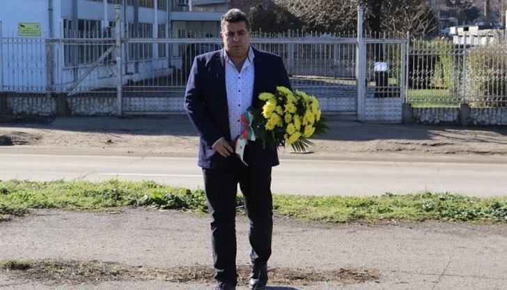 Областният управител Галин Григоров поднесе цветя пред паметника на националния герой