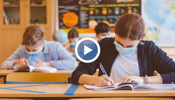 Тази сутрин започна връщането в училищата на големите ученици. Първи се върнаха децата от 7,8 и 12 клас