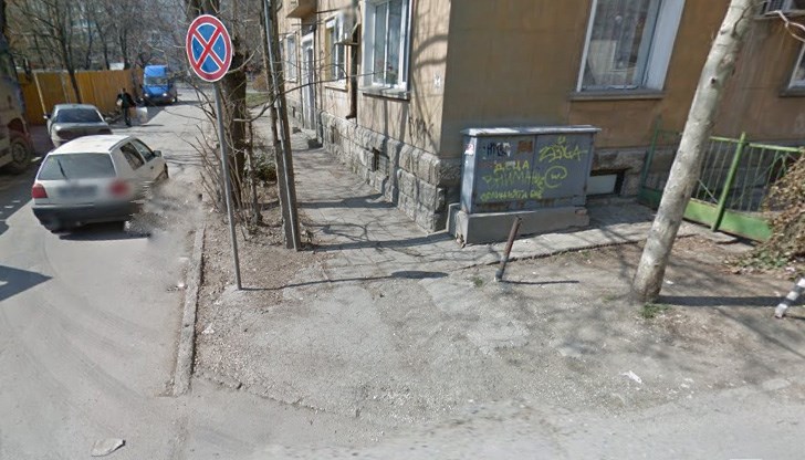 Шофьорът на буса, от който изчезнаха 13 500 лева, слязъл на пазара да си купи закуска Шофьорът на буса, от който изчезнаха 13 500 лева, слязъл на пазара да си купи закуска