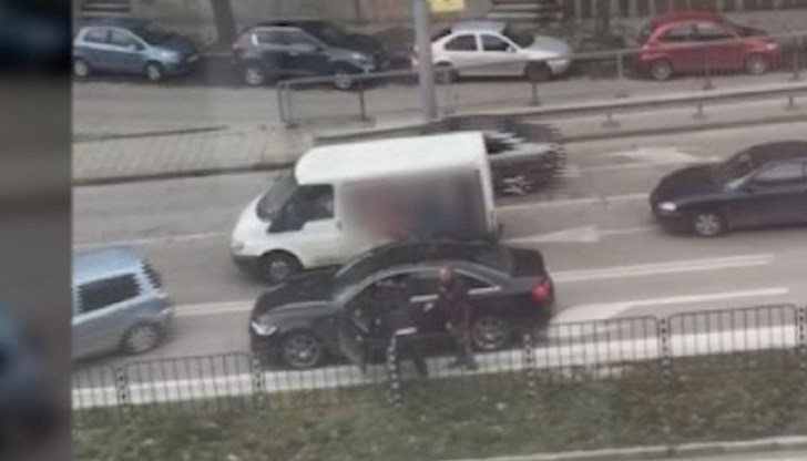 Син на криминално проявен и скандален асеновградски бизнесмен е арестуван днес в Пловдив заради мелето, което стана по-рано Син на криминално проявен и скандален асеновградски бизнесмен е арестуван днес в Пловдив заради мелето, което стана по-рано