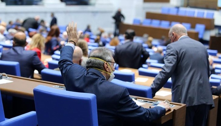 От БСП заявиха, че отказват да продължат заседанието докато Гърневски е в пленарната зала