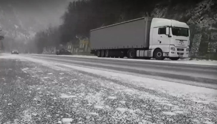 Трафикът се регулира от „Пътна полиция“