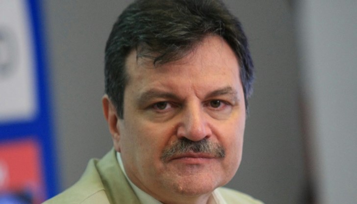 Симидчиев уточни, че единственият начин да се създаде колективен имунитет, без да се излагат хората на риск от боледуване, е ваксинирането Симидчиев уточни, че единственият начин да се създаде колективен имунитет, без да се излагат хората на риск от боледуване, е ваксинирането