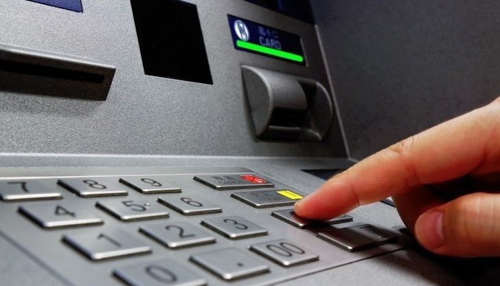 Пенсионерите не могат да теглят парите си, когато се развали Пенсионерите не могат да теглят парите си, когато се развали