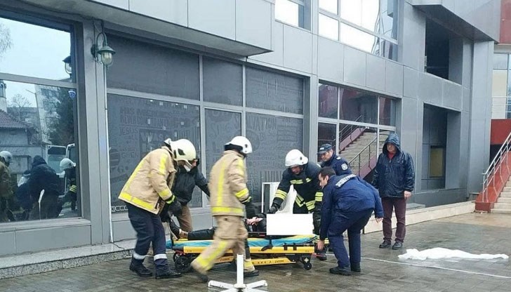 35-годишният Атанас Джелебов е издъхнал снощи в реанимацията на УМБАЛ-Бургас 35-годишният Атанас Джелебов е издъхнал снощи в реанимацията на УМБАЛ-Бургас