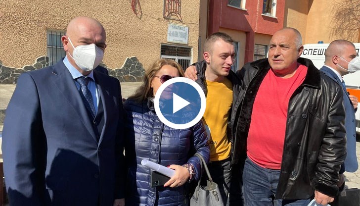 Айде сега, отрежете му главата за тия приказки, те и без това хората ги е страх от него